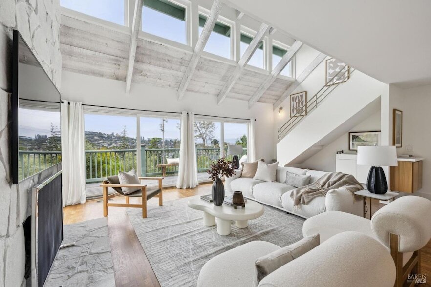1837 Centro W St, Unit 4_250 in Tiburon, CA - Building Photo