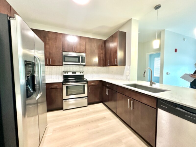 450 Warrenville Rd in Lisle, IL - Building Photo