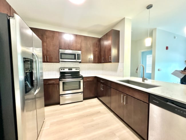 450 Warrenville Rd