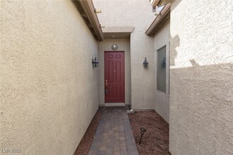 8233 Preppy Fox Ave in Las Vegas, NV - Building Photo - Building Photo