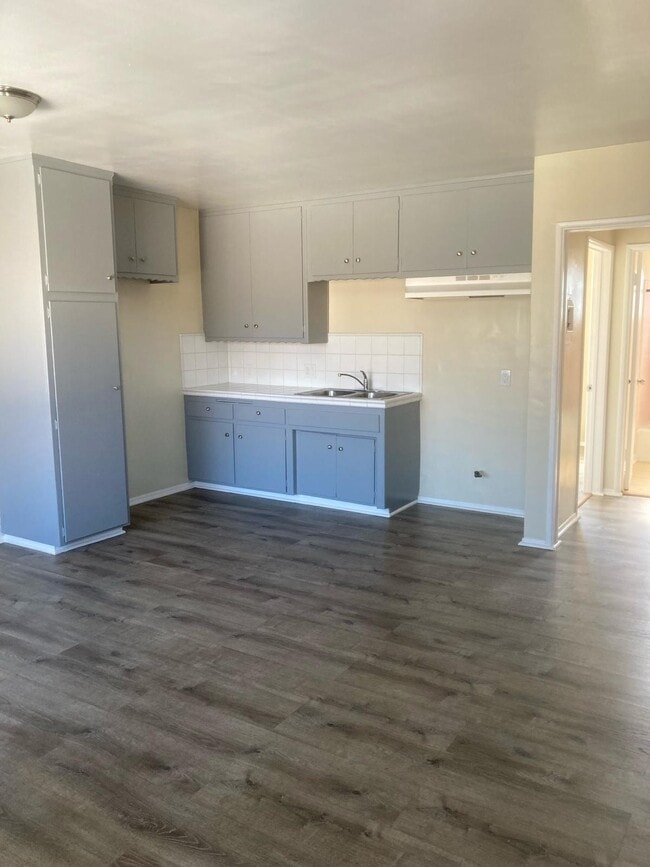 932 E 43rd Pl, Unit 4 in Los Angeles, CA - Foto de edificio - Building Photo