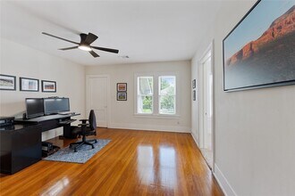 1819 Branard St in Houston, TX - Foto de edificio - Building Photo