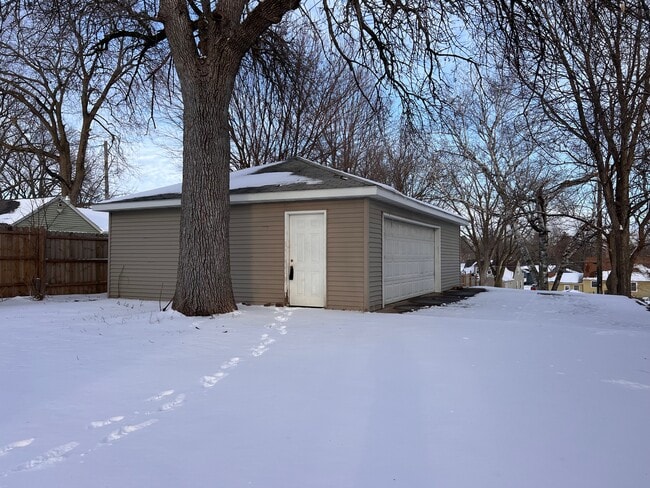 907 Albion Ave in Fairmont, MN - Building Photo - Building Photo
