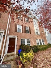 7923 Foxcrest Ct, Unit B2 in Potomac, MD - Building Photo - Building Photo