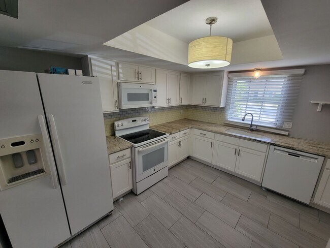 1657 S Lake Ave in Clearwater, FL - Building Photo - Building Photo