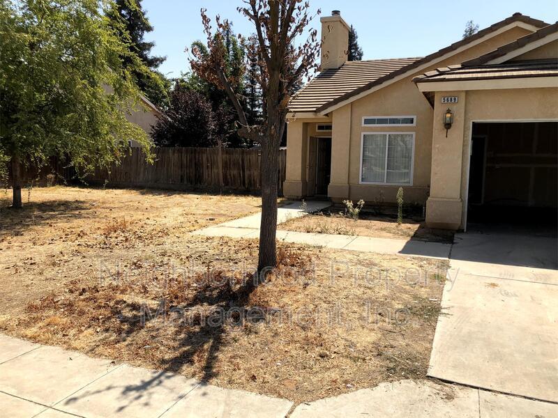 5689 W Holland Ave in Fresno, CA - Building Photo