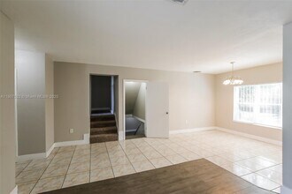 810 NW 186th Dr in Miami, FL - Building Photo - Building Photo