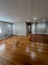 3211 Mid Dale Ln in Louisville, KY - Building Photo - Building Photo