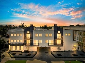 Haskell Village Apartments in Van Nuys, CA - Building Photo