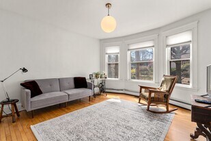 75 Brook St, Unit 1 in Brookline, MA - Building Photo