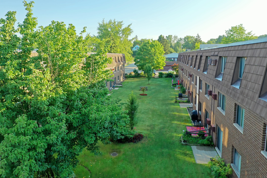 Middlefield Village Apartments in Middlefield, OH - Foto de edificio