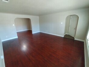 404 Camellia Way in Modesto, CA - Building Photo - Building Photo