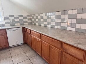 116 Williams Ave in Spring Valley, NY - Building Photo - Building Photo