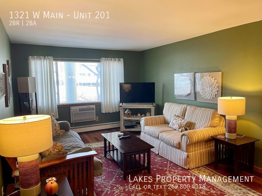 1321 W Main St, Unit Unit 201 in Lake Geneva, WI - Building Photo