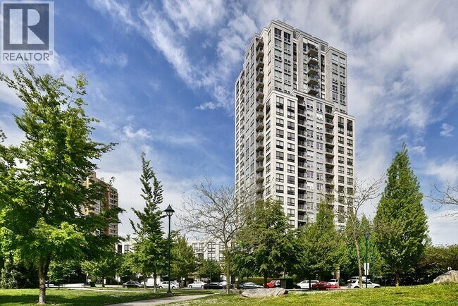 3663 Crowley Dr in Vancouver, BC - Building Photo - Building Photo