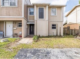 8008 SW 6th St in North Lauderdale, FL - Building Photo