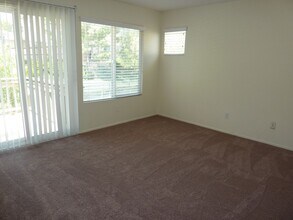 32065 Poppy Way in Lake Elsinore, CA - Building Photo - Building Photo
