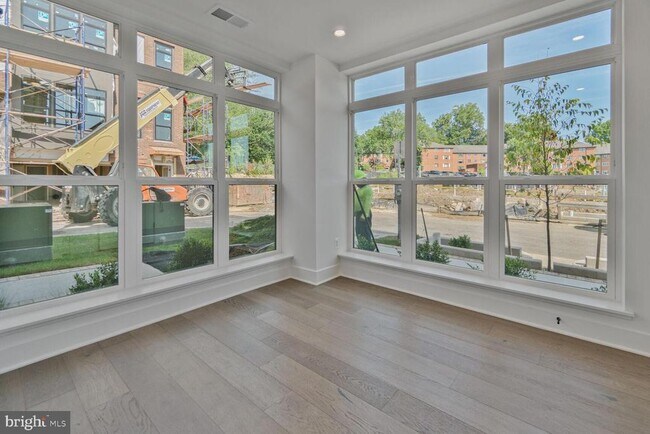 5353 ZENITH OVLK in Bethesda, MD - Building Photo - Building Photo