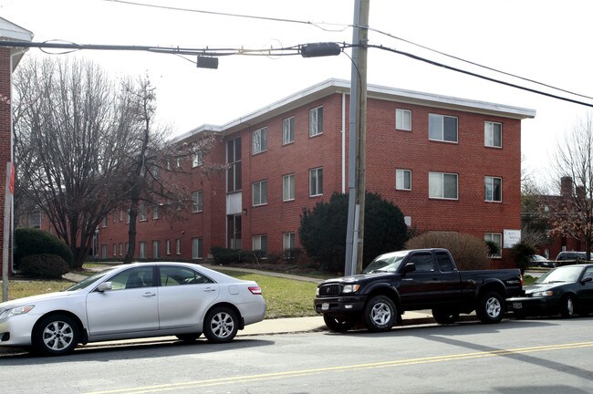 Carlyn Springs Apartments in Arlington, VA - Building Photo - Building Photo