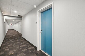 1208 E Kennedy Blvd in Tampa, FL - Foto de edificio - Building Photo