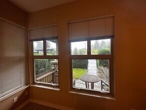 15 Sixth Av in New Westminster, BC - Building Photo - Building Photo