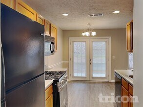 220 Osmanthus Way in Canton, GA - Foto de edificio - Building Photo