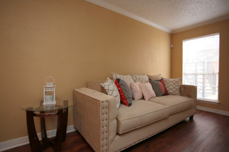 Weston Oaks Apartments in Pasadena, TX - Building Photo - Interior Photo