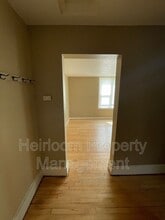 327 W 4th St in Duluth, MN - Foto de edificio - Building Photo