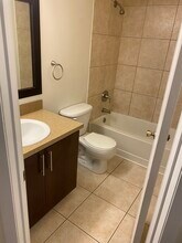 4088 N Pine Island Rd in Sunrise, FL - Building Photo - Building Photo