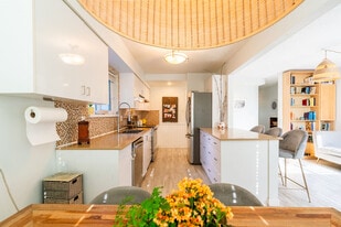 12011 Mcintyre Crt in Maple Ridge, BC - Building Photo