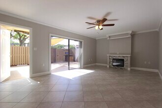 606 6th Ct in Palm Beach Gardens, FL - Foto de edificio - Building Photo
