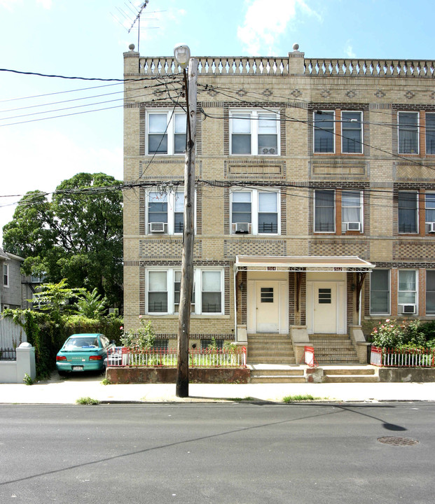 1564 Bay Ridge Ave in Brooklyn, NY - Foto de edificio