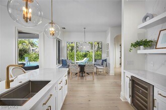 375 Wedge Dr in Naples, FL - Building Photo - Building Photo