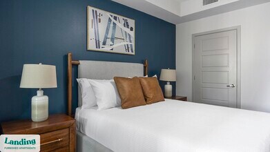 2323 E Highland Ave, Unit 1502 in Phoenix, AZ - Foto de edificio - Building Photo