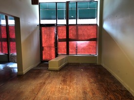 1900-1906 W Montrose Ave in Chicago, IL - Building Photo - Interior Photo