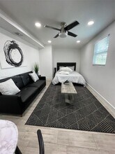 170 NE 60th St-Unit -EFFICENCY in Oakland Park, FL - Building Photo - Building Photo