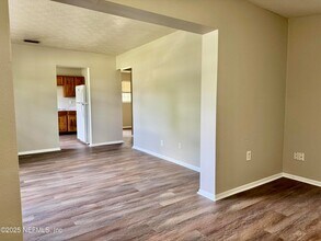 7054 Red Robin Dr in Jacksonville, FL - Building Photo - Building Photo