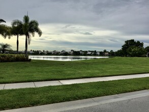 10626 Lake Shore Dr in Wellington, FL - Building Photo - Building Photo