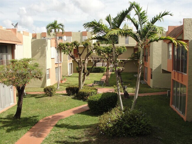 9390 W Flagler St, Unit 210A in Miami, FL - Building Photo - Building Photo