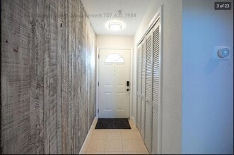 202 Foss Creek Cir in Healdsburg, CA - Building Photo - Building Photo