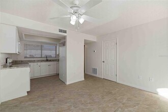 3569 Bee Ridge Rd in Sarasota, FL - Building Photo - Building Photo