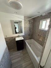 1233 Hyperion Ave, Unit hyperion in Los Angeles, CA - Building Photo - Building Photo