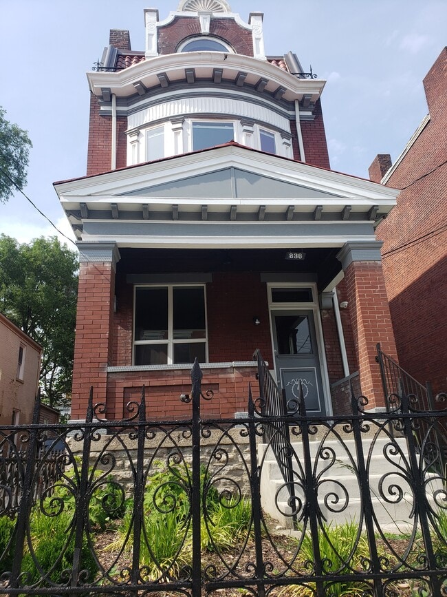 836 York St, Unit 3rd Fl