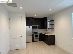 451 Trellis Wy in Brentwood, CA - Building Photo - Building Photo