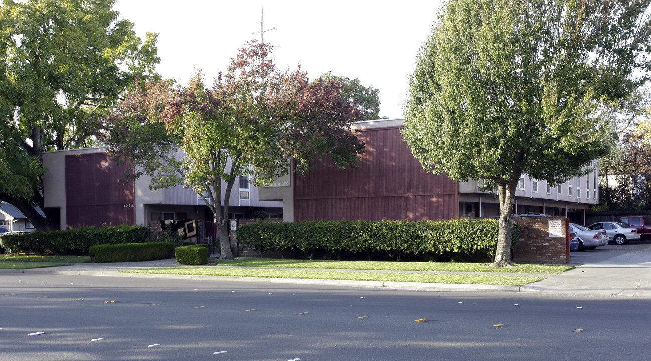 Rosa Parks Townhomes in Davis, CA - Building Photo