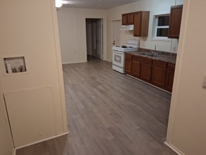 300 W Rabbit Cove Rd in Quinlan, TX - Foto de edificio - Building Photo