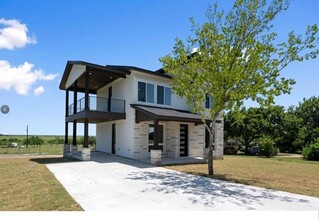 12211 Mustang Dr in Buda, TX - Building Photo - Building Photo