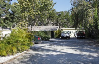 1615 Stickney Point Rd in Sarasota, FL - Building Photo