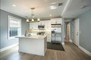 21 Winfield St, Unit 3 in Boston, MA - Building Photo