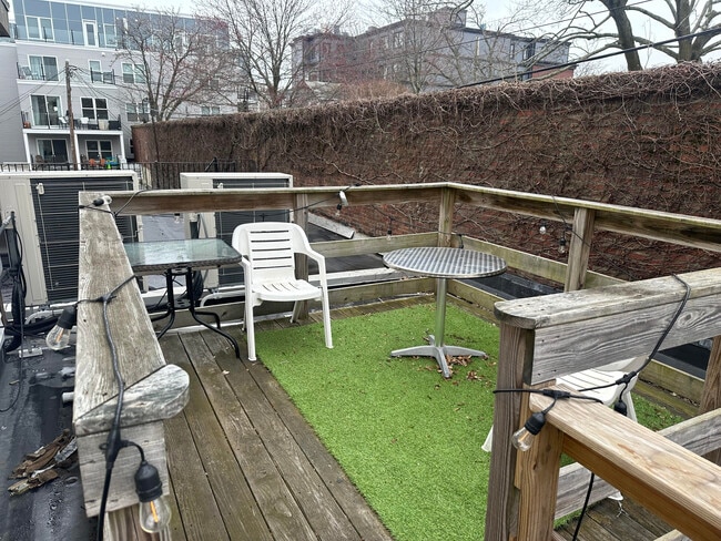 527 E 3rd St, Unit 2R in Boston, MA - Building Photo - Building Photo